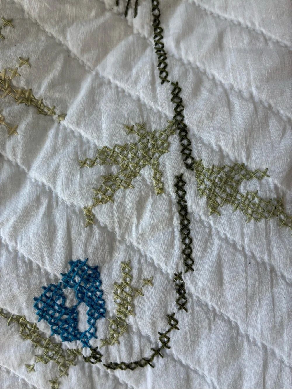 Floral Cross-Stitch White Quilt Bedspread with Pink & Purple Accents